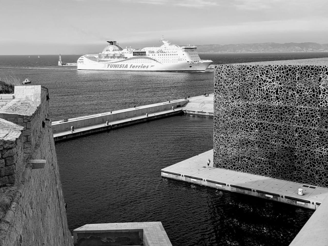 Vue Mer Le Panoramique Vieux-Port De Марсель Экстерьер фото